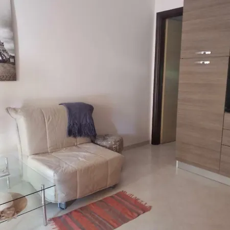 Studio Ele Pizzo Beach Club Apartmán *